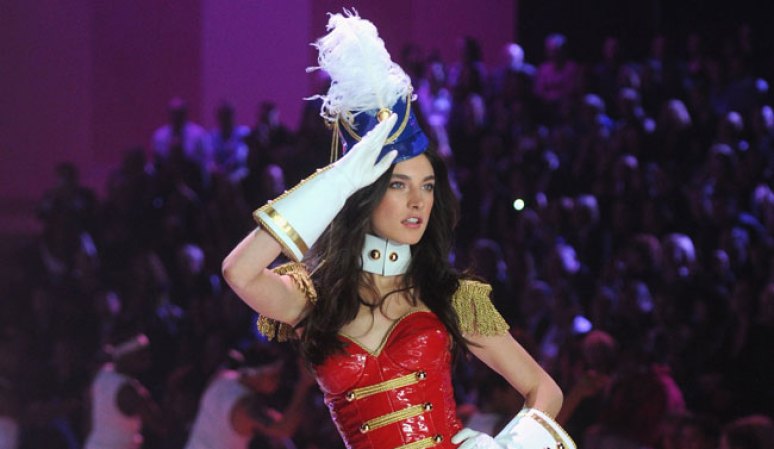 La modelo Jacquelyn Jablonski durante el Victoria's Secret Fashion Show en el Armory de Lexington Avenue, Nueva York.