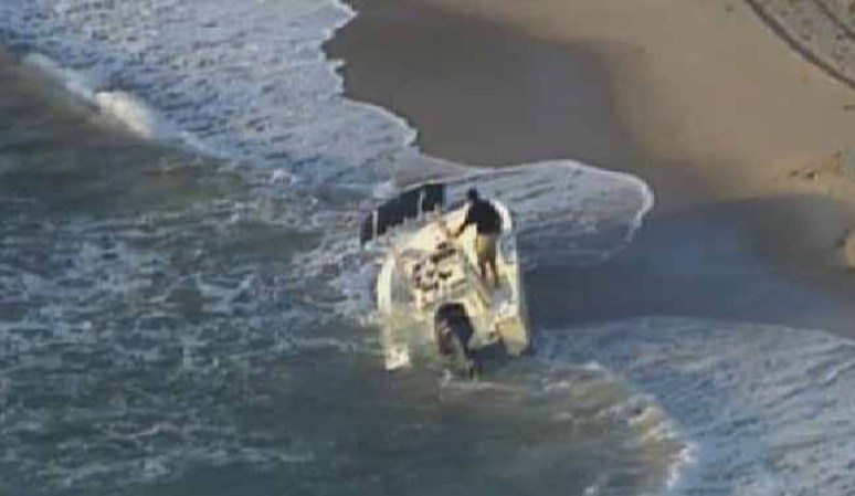 29 DE SEPTIEMBRE, 2013-La policía de Fort Lauderdale está investigando después de que un bote que contiene drogas llegó a la orilla en la madrugada de este lunes.