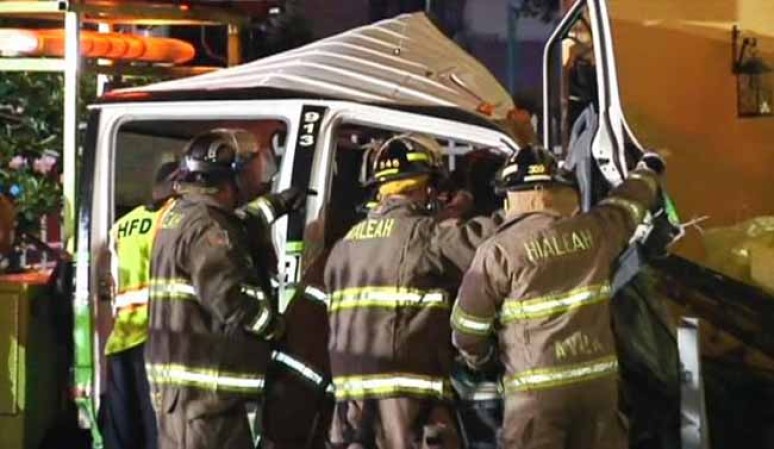 Un hombre identificado como Ramón Lorido que robó un camión de remolque llevó a las autoridades en una persecución antes de chocar el camión en un edificio de apartamentos en Hialeah la madrugada del miércoles 7 de agosto del 2013.
