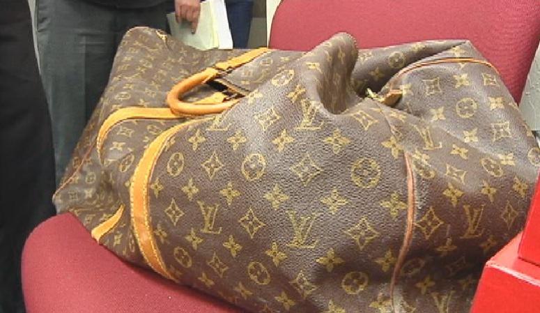 La policía busca a los propietarios de estos objetos robados en casas de Miami, Miami Beach y el condado de Collier. Se pide a quien tenga información sobre estos casos que llame al 305-279-6929 o al 305-471-2800.