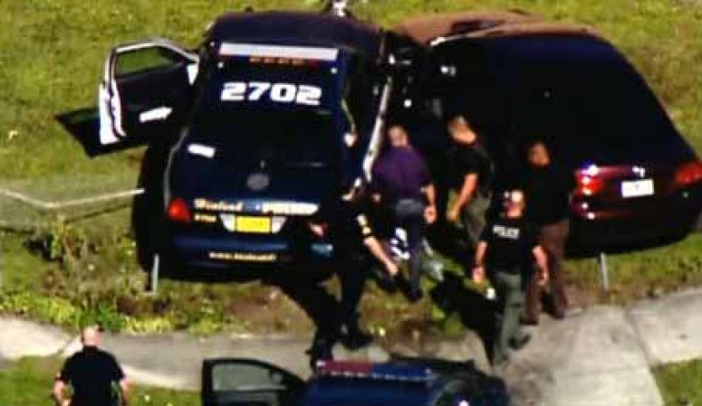 Una intensa persecución policial que involucró a la policía de Hialeah sobre el Palmetto, terminó con el arresto de un hombre sospechoso de robo a mano armada en el noroeste de Miami-Dade.