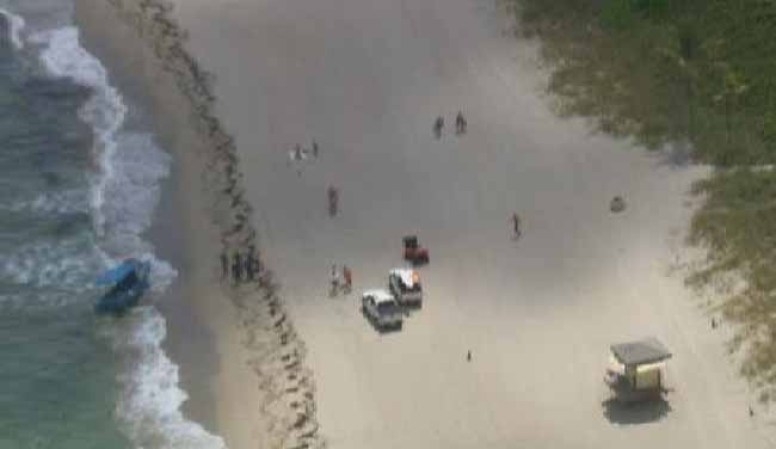 Más de una decena de balseros cubanos llegaron esta mañana a las playas de Hollywood y tocaron tierra sin ser interceptados por los guardacostas.