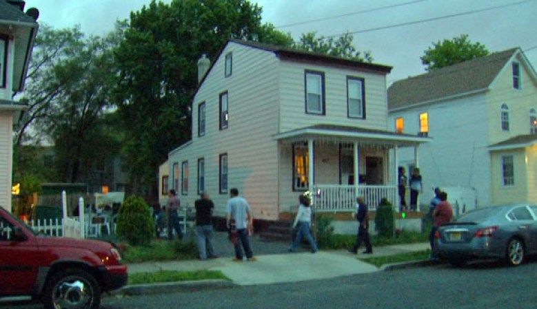 16 DE MAYO, 2014: La policía del estado jardín arresta a dos hombres en conexión con la horrenda muerte de una mujer hispana que aparentemente fue enterrada viva en Nueva Jersey.