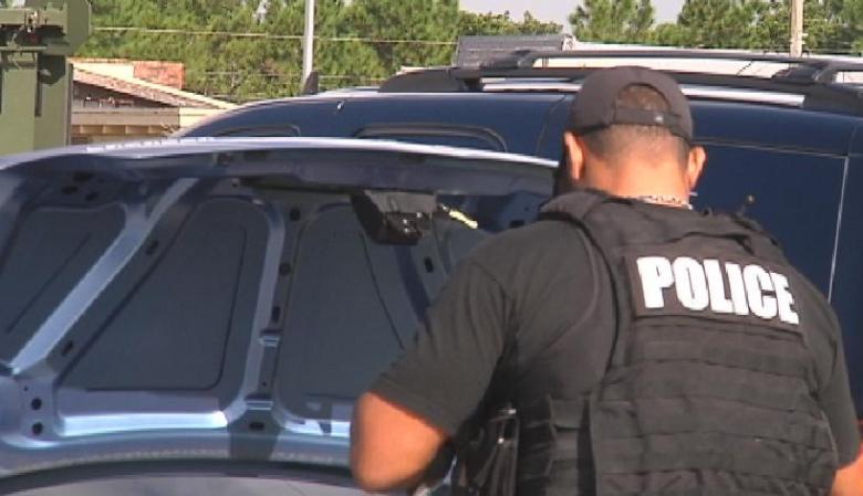 Fotos de la búsqueda en el sur de Miami-Dade de un hombre que según la policía disparó contra una mujer sargento.