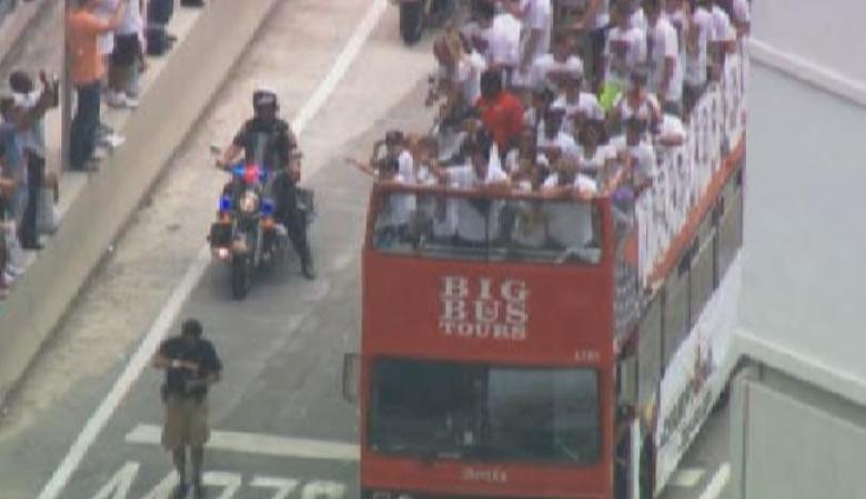 Magistral desfile de la victoria de los campeones Miami Heat.