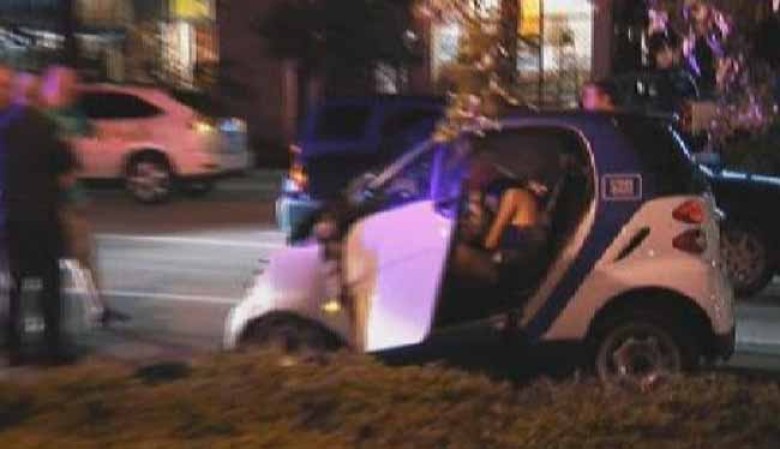 Una persona murió y otra fue hospitalizada en un accidente en el centro de Miami la mañana del miércoles.
