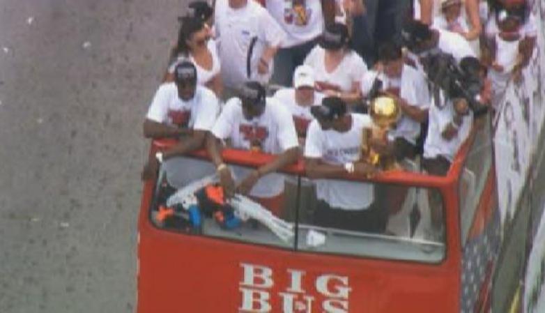 Magistral desfile de la victoria de los campeones Miami Heat