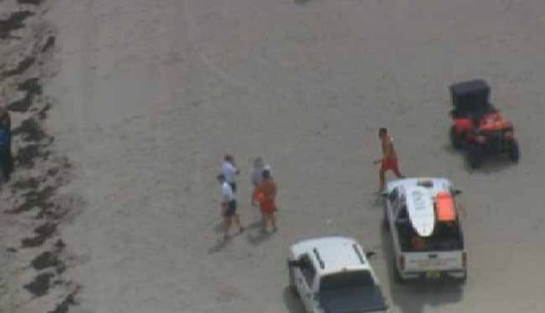 Más de una decena de balseros cubanos llegaron esta mañana a las playas de Hollywood y tocaron tierra sin ser interceptados por los guardacostas.