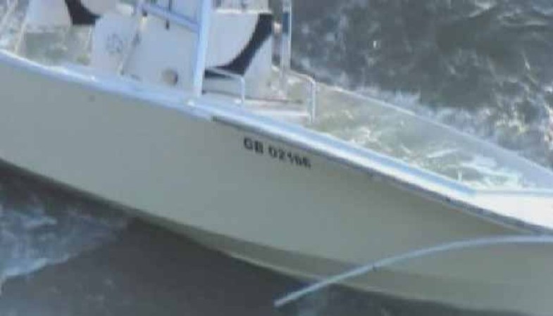 29 DE SEPTIEMBRE, 2013-La policía de Fort Lauderdale está investigando después de que un bote que contiene drogas llegó a la orilla en la madrugada de este lunes.