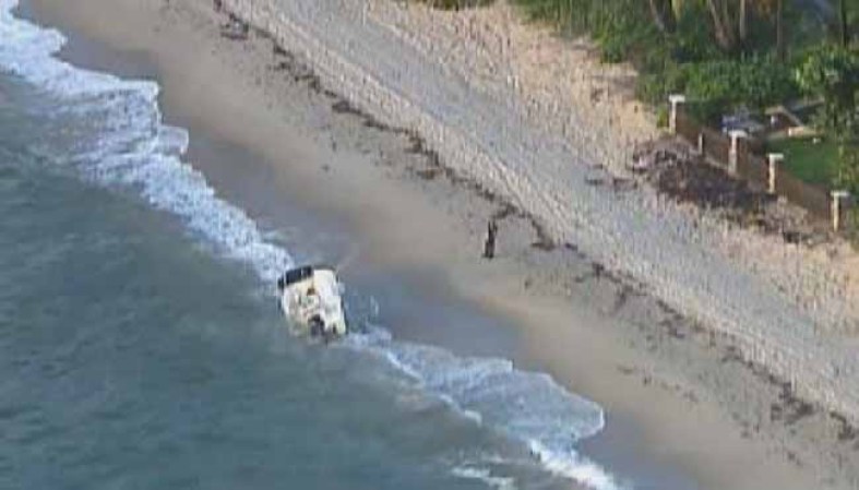 El barco de 20 pies fue descubierto a las 6 am, al sur de Oakland Park Boulevard. No se hicieron arrestos.