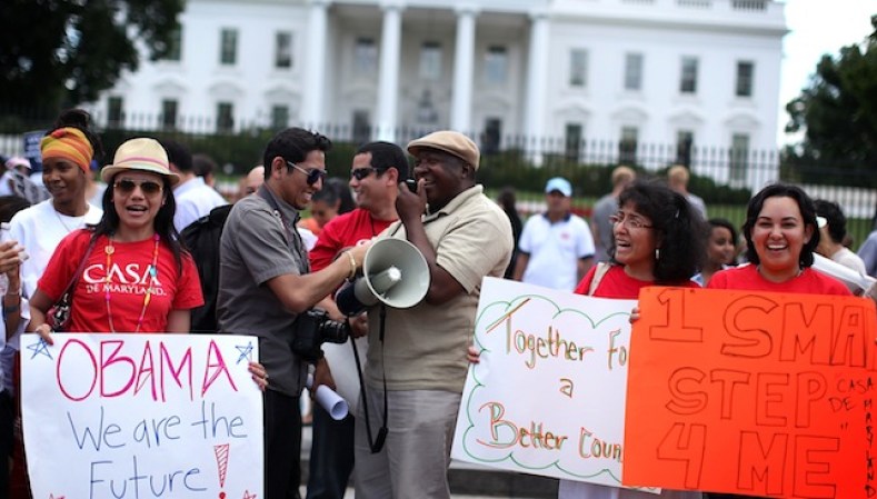 15 DE JUNIO,2012: El anuncio de la Administración del Presidente Barack Obama de detener las deportaciones de jóvenes de menos de 30 años que entraron al país siendo niños generó todo tipo de reacciones.