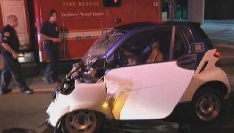 Una persona murió y otra fue hospitalizada en un accidente en el centro de Miami la mañana del miércoles,