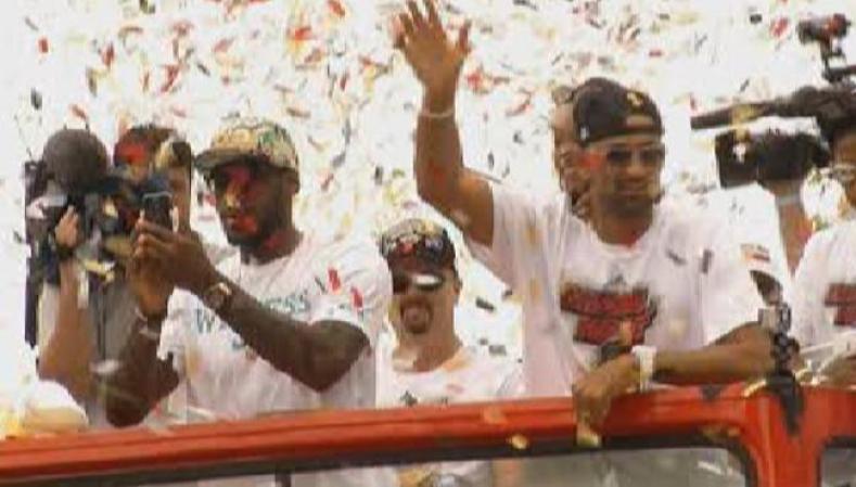 Magistral desfile de la victoria de los campeones Miami Heat.