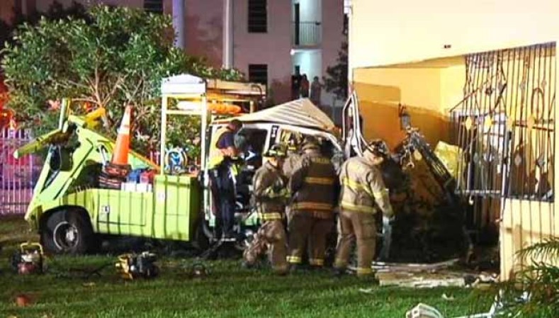 Un hombre identificado como Ramón Lorido que robó un camión de remolque llevó a las autoridades en una persecución antes de chocar el camión en un edificio de apartamentos en Hialeah la madrugada del miércoles 7 de agosto del 2013.