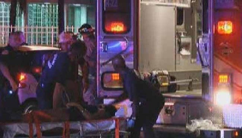 Una persona murió y otra fue hospitalizada en un accidente en el centro de Miami la mañana del miércoles.