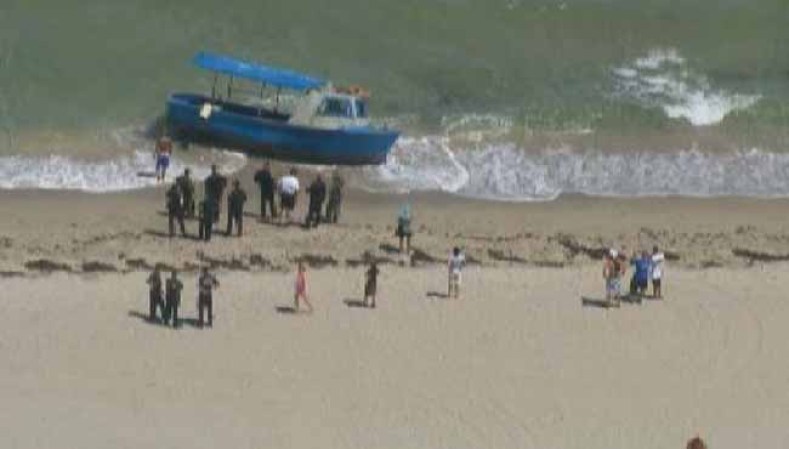 Más de una decena de balseros cubanos llegaron esta mañana a las playas de Hollywood y tocaron tierra sin ser interceptados por los guardacostas.