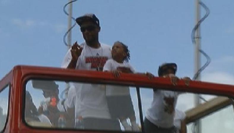 Magistral desfile de la victoria de los campeones Miami Heat