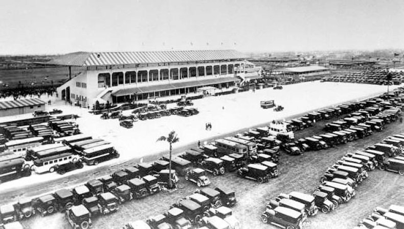 Vista aérea de la pista de carreras de perros en Hialeah en 1927.