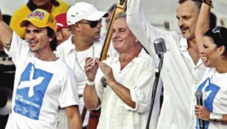 En el 2009 el cantante colombiano Juanes dio un polémico concierto en Cuba, en la Plaza de la Revolución de La Habana, junto a figuras como Miguel Bosé, Olga Tañón y Víctor Manuel.
