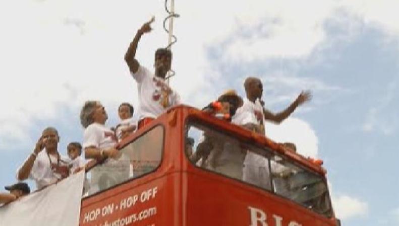 Magistral desfile de la victoria de los campeones Miami Heat