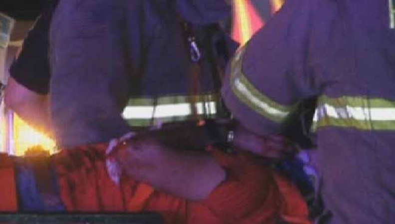Un hombre identificado como Ramón Lorido que robó un camión de remolque llevó a las autoridades en una persecución antes de chocar el camión en un edificio de apartamentos en Hialeah la madrugada del miércoles 7 de agosto del 2013.
