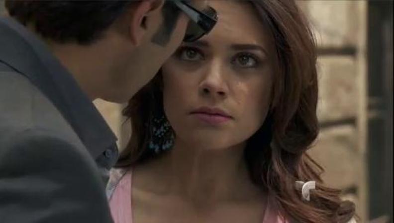 Aurelio se presenta ante Eugenia y le pregunta si quiere una entrevista con el "Señor de los Cielos".