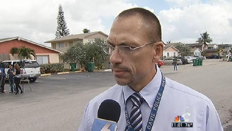 Según dijo el capitán Engle, el padre y la madre se habían divorciado hace un año.
