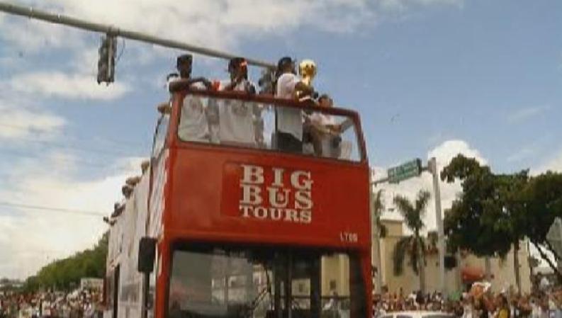 Magistral desfile de la victoria de los campeones Miami Heat
