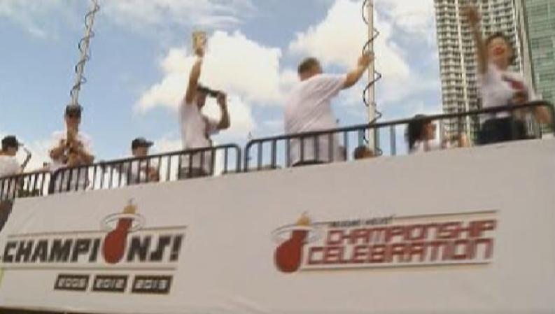 Magistral desfile de la victoria de los campeones Miami Heat