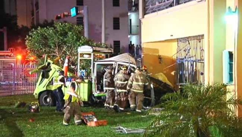Un hombre identificado como Ramón Lorido que robó un camión de remolque llevó a las autoridades en una persecución antes de chocar el camión en un edificio de apartamentos en Hialeah la madrugada del miércoles 7 de agosto del 2013.