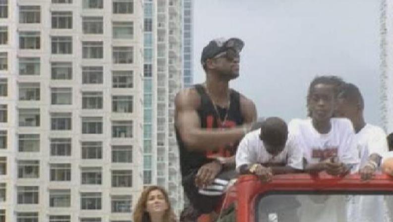 Magistral desfile de la victoria de los campeones Miami Heat