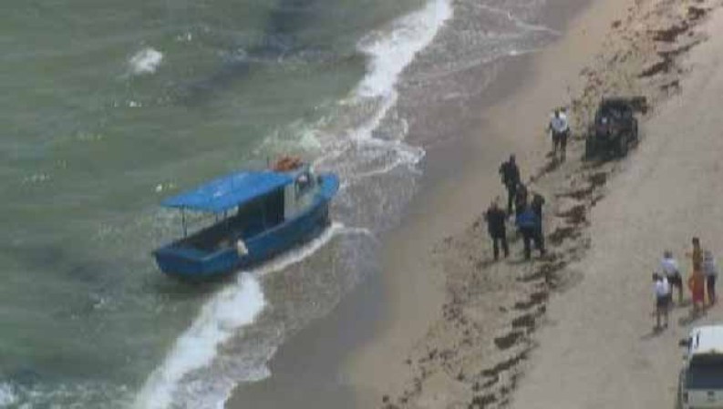 Más de una decena de balseros cubanos llegaron esta mañana a las playas de Hollywood y tocaron tierra sin ser interceptados por los guardacostas.