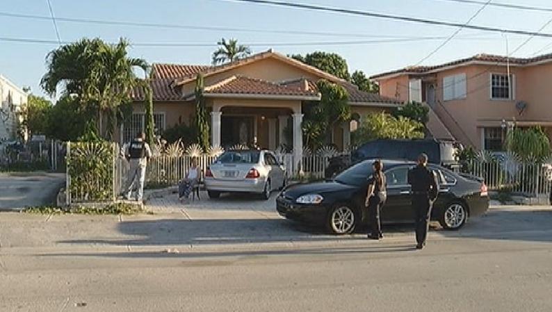 La vivienda está situada en 1039 SW 11th St., explicó Kenia Reyes, portavoz de la policía de Miami.