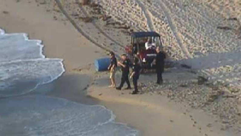 29 DE SEPTIEMBRE, 2013-La policía de Fort Lauderdale está investigando después de que un bote que contiene drogas llegó a la orilla en la madrugada de este lunes.