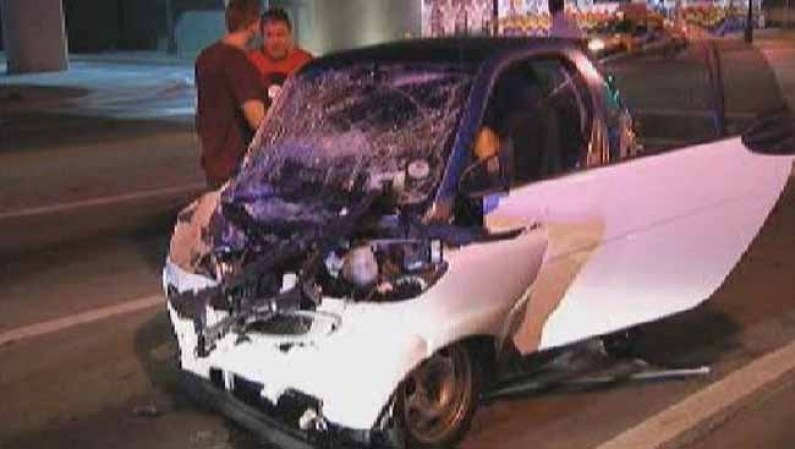 Una persona murió y otra fue hospitalizada en un accidente en el centro de Miami la mañana del miércoles,