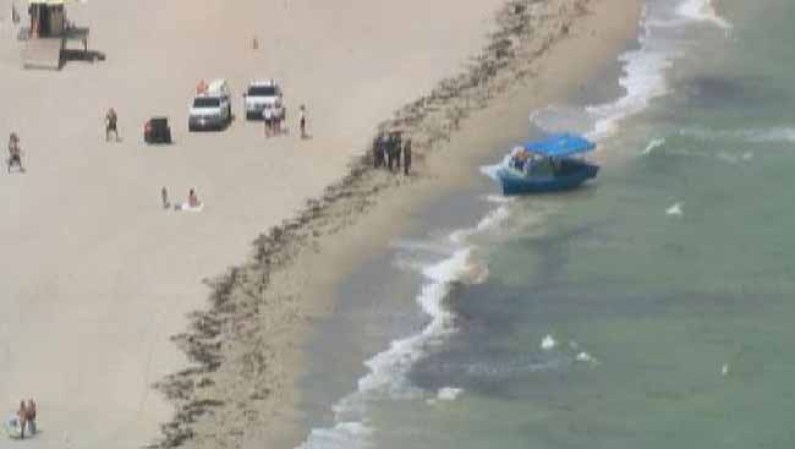 Más de una decena de balseros cubanos llegaron esta mañana a las playas de Hollywood y tocaron tierra sin ser interceptados por los guardacostas.