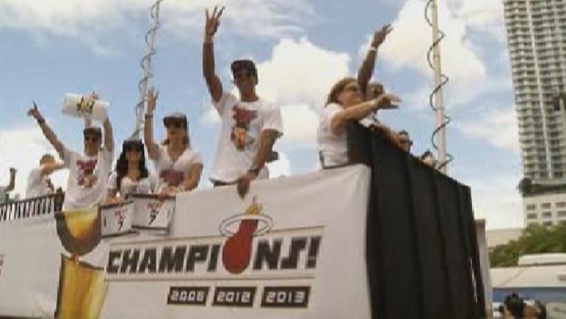 Magistral desfile de la victoria de los campeones Miami Heat