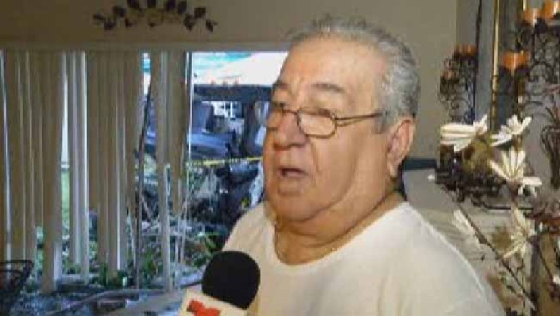 Dueño de la vivienda narra que dormía a las cuatro de la mañana cuando sintió el impacto.
