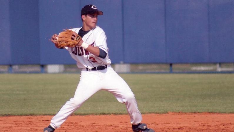 Alvarez fue un destacado jugador de beisbol en el College.