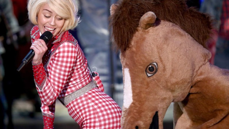 La cantante Miley Cyrus grabó su concierto MTV Unplugged y allí dio rienda suelta a la locura que vive desde hace unos meses cuando apareció en los MTV Music Awards bailando subidita de tono y haciendo twerking.