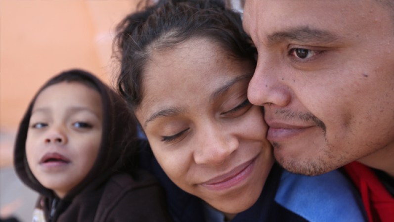NOGALES, MEXICO - La familia vivió unida en Phoenix antes de la deportación de Guerrero, un trabajador indocumentado de México.