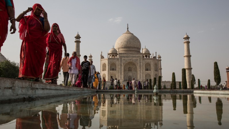 Taj Mahal: Fue un “modesto” regalo del rey Shah Jahan a la reina Mumtaz Mahal, la cual fue su tercera esposa.