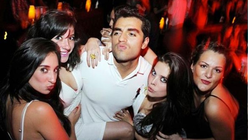 “La siempre imitada pero nunca igualada, duckface del Mirrrey de Mirrreyes”.