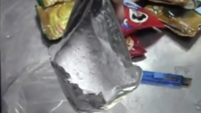 Pero al ser detenidas en Perú… se encontró nada más y nada menos que cocaína valorada en 2 millones de dólares.