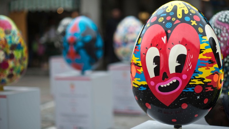 Marzo 2013 – La pascua se celebra en todo el mundo, ya sea con huevos decorados, misas o ferias en la ciudad. Ve aquí como se celebra este día alrededor del mundo.