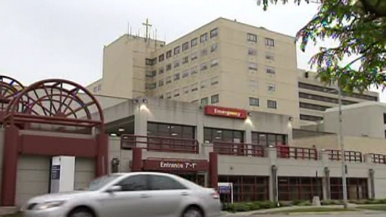 Los médicos del Centro Médico Advocate Christ en Oak Lawn estuvieron a cargo del niño mientras que Tiffany Stone viajaba desde St. Louis para reunirse con su hijo.