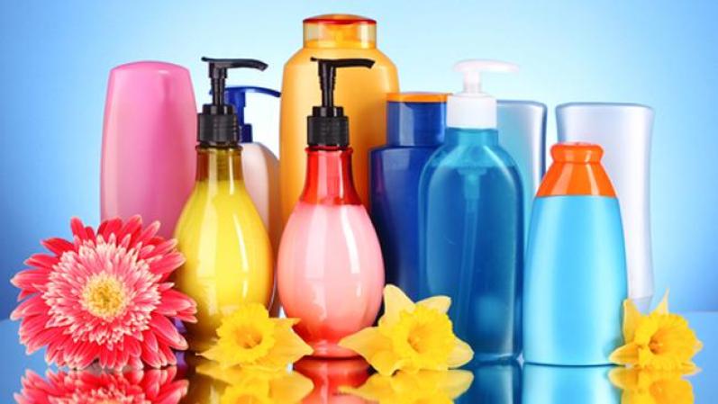 Al igual que tu clóset, actualiza tu gabinete de belleza, desecha lo que ya no usas y los productos vencidos, y haz tu lista de compras, para que no te falten los básicos que te ayudarán a estar espléndida en todo momento. ¡Toma nota!
