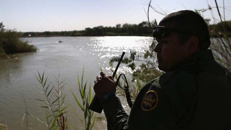 De acuerdo con los agentes de la patrulla fronteriza, los cruces de los indocumentados inmigrantes han aumentado más del 50 por ciento en el sector de Rio Grande en Texas.
