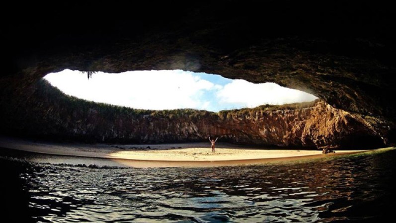 Las personas pueden hacer un hermoso recorrido por las islas en la bahía de banderas y acabar en las Islas.