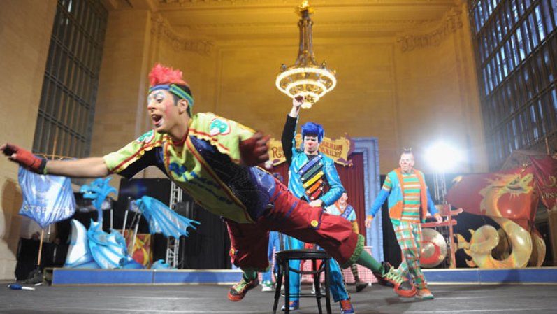 Ringling Brothers and Barnum & Bailey Circus presenta en Miami su famoso espectáculo en el cual se incluye por primera vez un grupo de acróbatas cubanos.